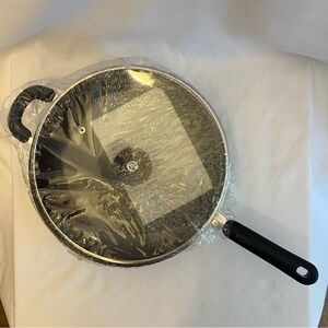 NWT Evolution 11-Inch 4-Quart Nonstick Chicken Fryer with Glass Cover 2 Handles